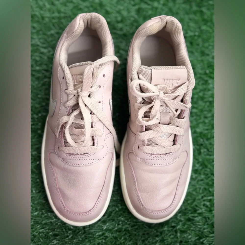 Nike Women's Ebernon Low Sneakers Size‎ 7 US